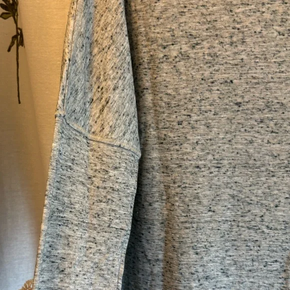 Athleta lightweight gray top - Picture 3 of 5